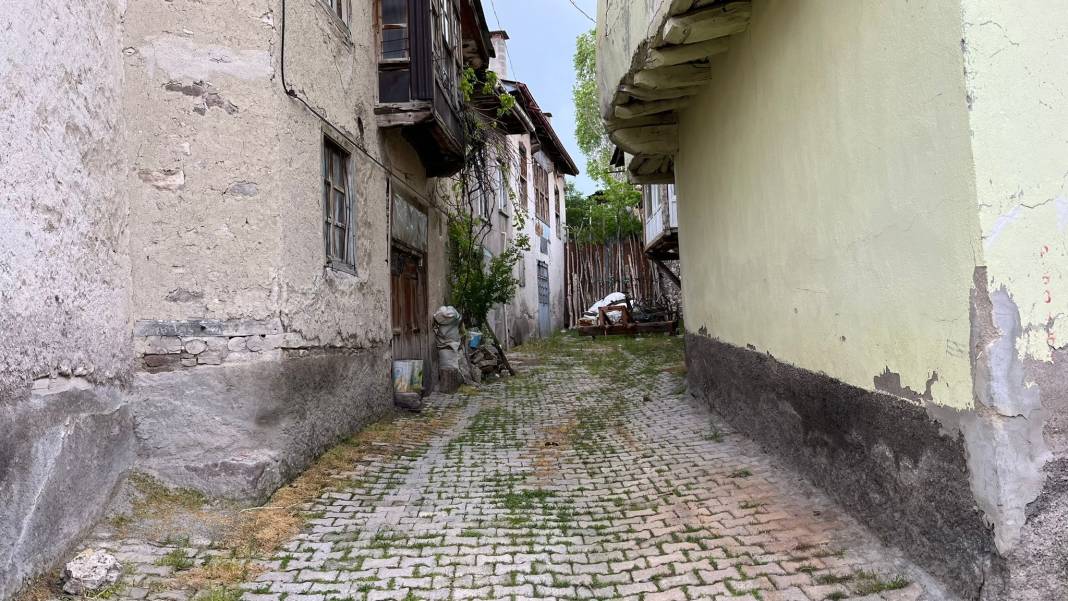 Konya'nın evin altından sokak geçen mahallesi görenleri şaşırtıyor 28